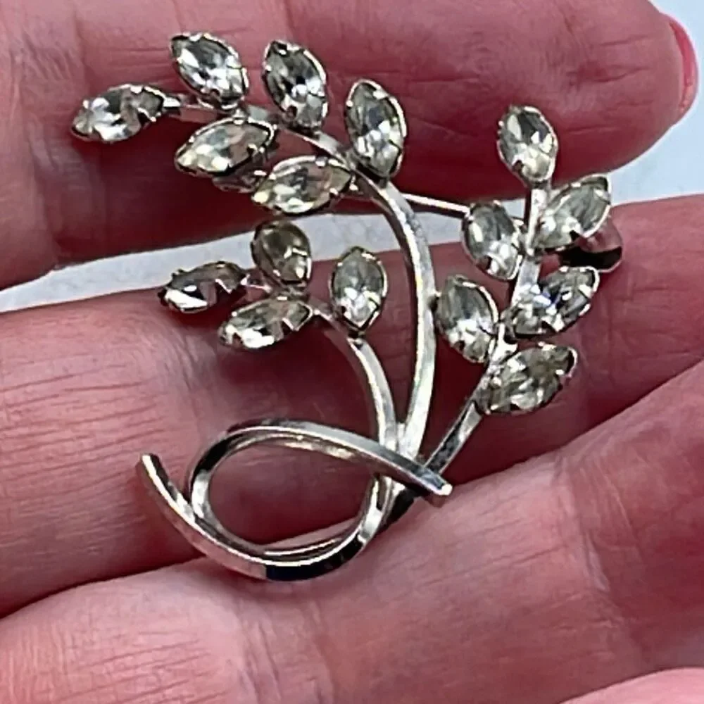 Vintage Art sterling silver rhinestone brooch.